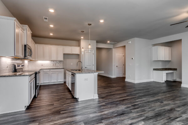 4631GroveManorDr-12Kitchen