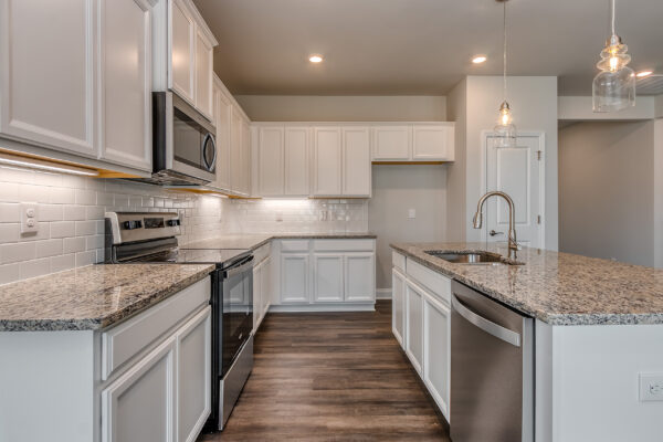 4631GroveManorDr-13Kitchen