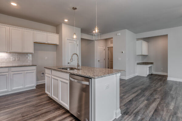 4631GroveManorDr-15Kitchen